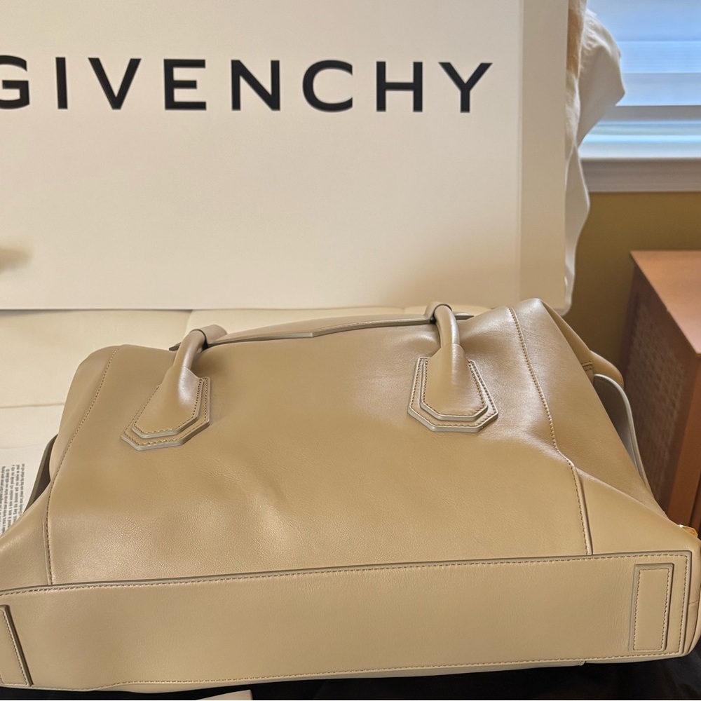 Givenchy Large Antigona Tote - Picture 5 of 14